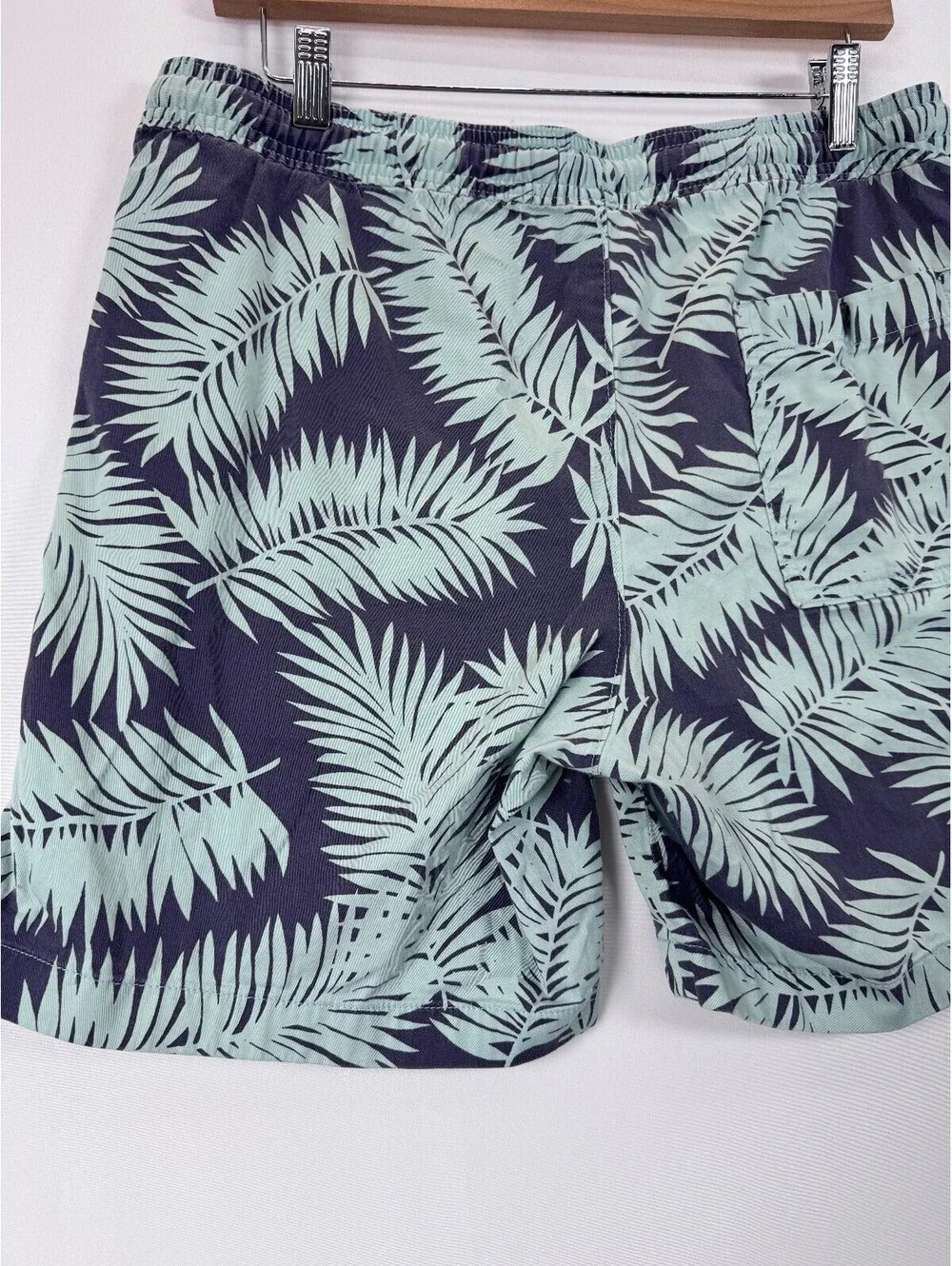 J.Crew Mercantile Flex Men's M Tropical Palm Swim Trunks 7 Inch Navy Blue